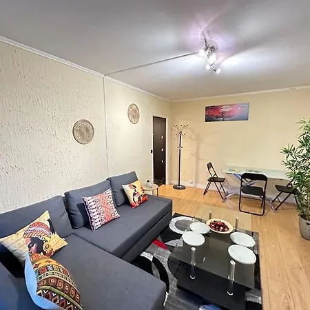 Exotic Spacious Stylish Retreat Apartment Ris-Orangis