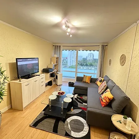 Exotic Spacious Stylish Retreat Ris-Orangis